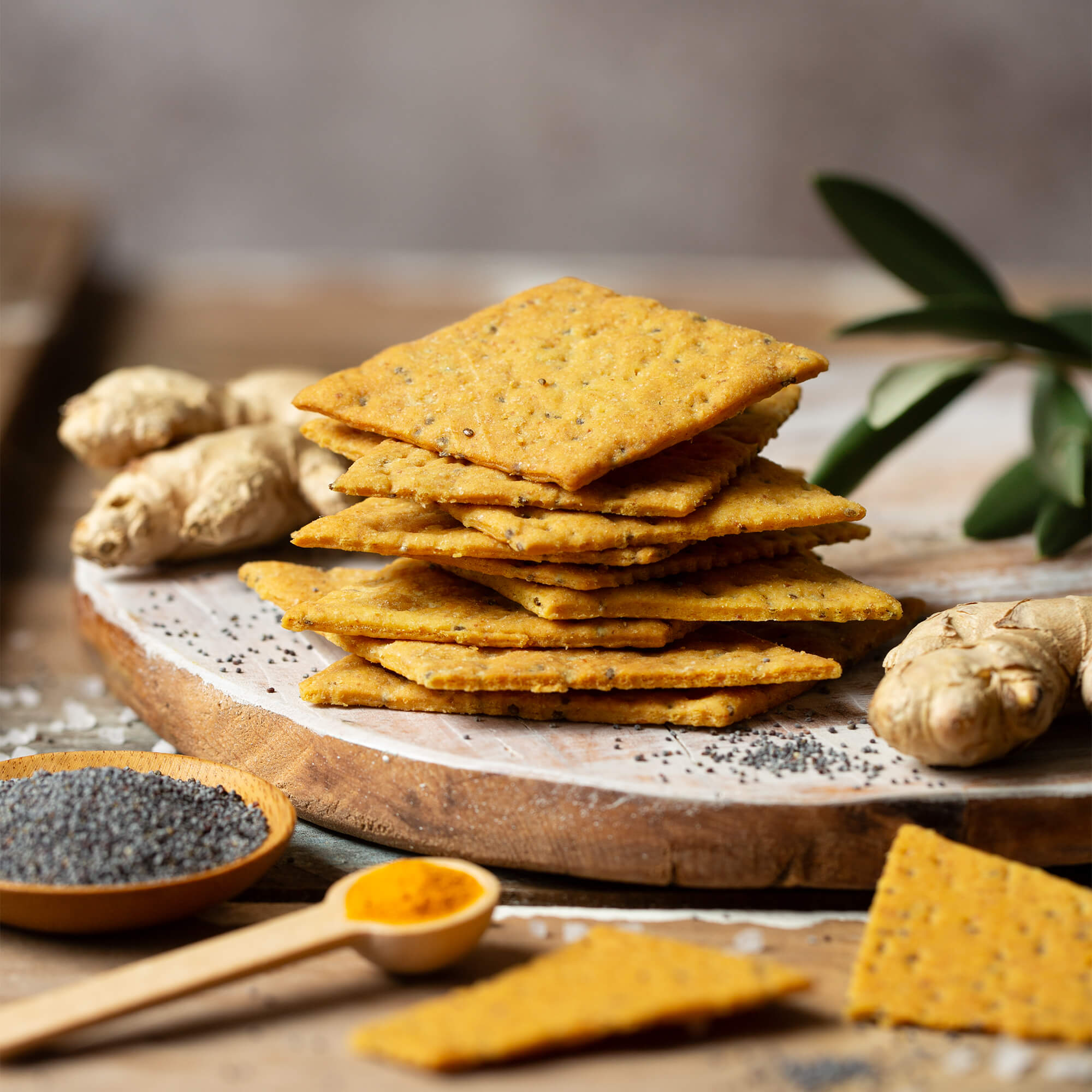Turmeric crackers with poppy seeds
